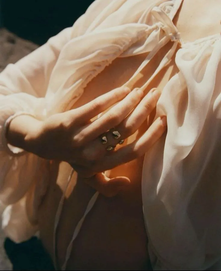Woman in movement — back to the body